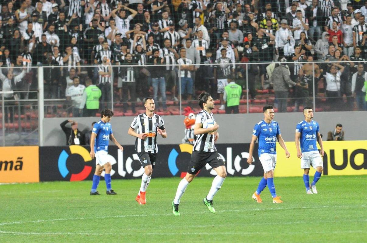 17/07/2019 - Atltico 2 x 0 Cruzeiro (Copa do Brasil) - Depois de vencer o primeiro jogo do confronto por 3 a 0, no Mineiro, o Cruzeiro entrou no Independncia tranquilo. O Atltico at tentou, venceu por 2 a 0, com gols de Cazares e Patric, mas acabou eliminado pela Raposa.