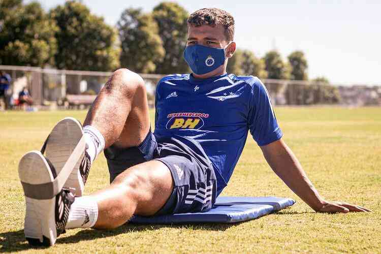 O atacante Vinícius Popó foi o primeiro jogador do Cruzeiro a ter diagnóstico positivo para COVID-19. O resultado do teste foi divulgado em 31 de maio, dois dias depois do testagem realizado pelo clube.