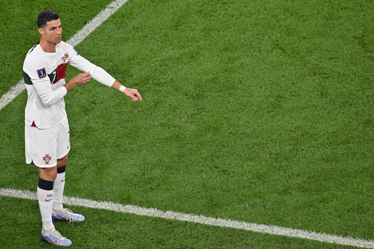 As reaes de Cristiano Ronaldo no banco e durante o jogo contra Marrocos pelas quartas de final da Copa do Mundo