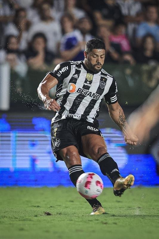 Fotos do jogo entre Santos e Atltico na Vila Belmiro, em Santos, pela 30 rodada do Campeonato Brasileiro