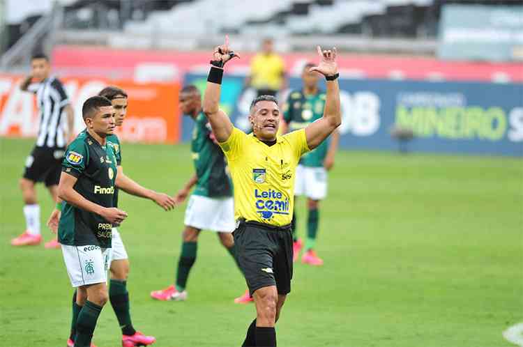 América-MG tem dois pênaltis no fim e vence o Inter em jogo polêmico pela  Copa do Brasil - Ecos da Noticia