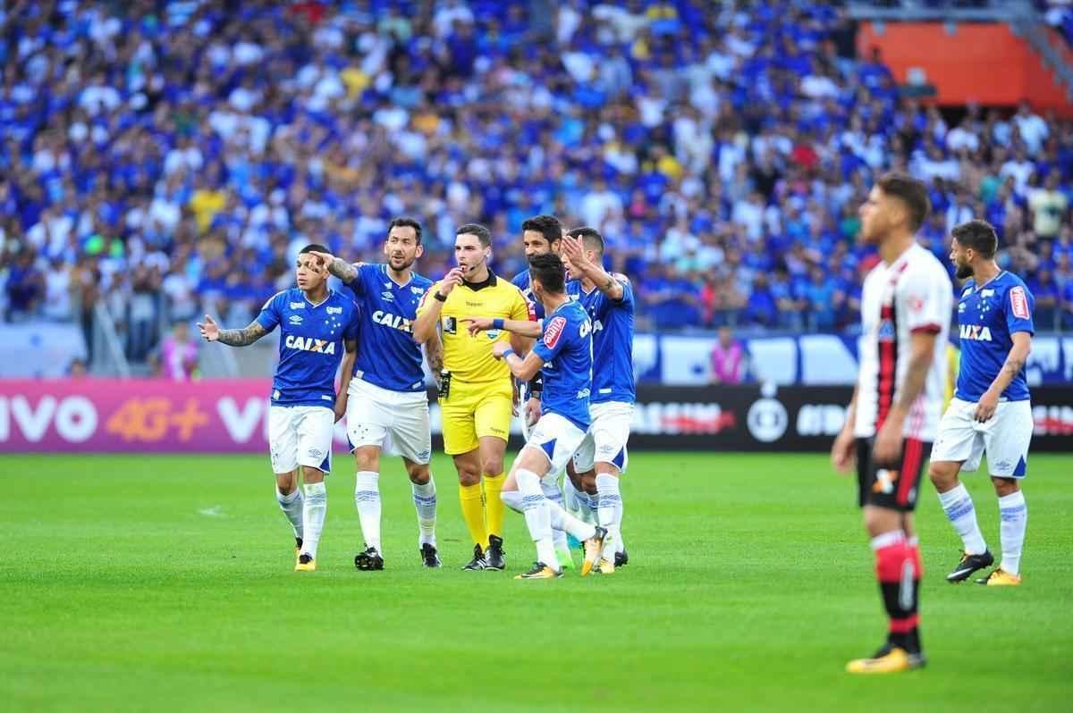 Imagens do jogo entre Cruzeiro e Flamengo, pela 14 rodada da Srie A, no Mineiro