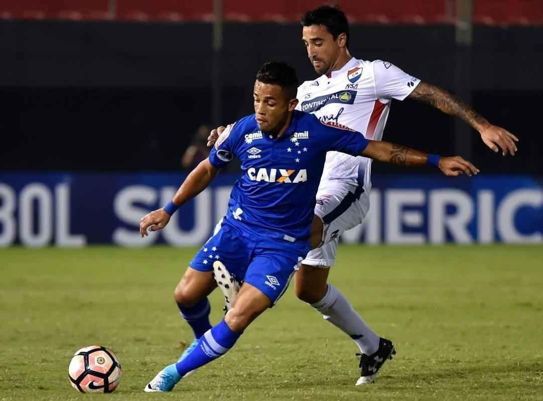 Imagens da partida entre Nacional e Cruzeiro, pela primeira fase da Copa Sul-Americana