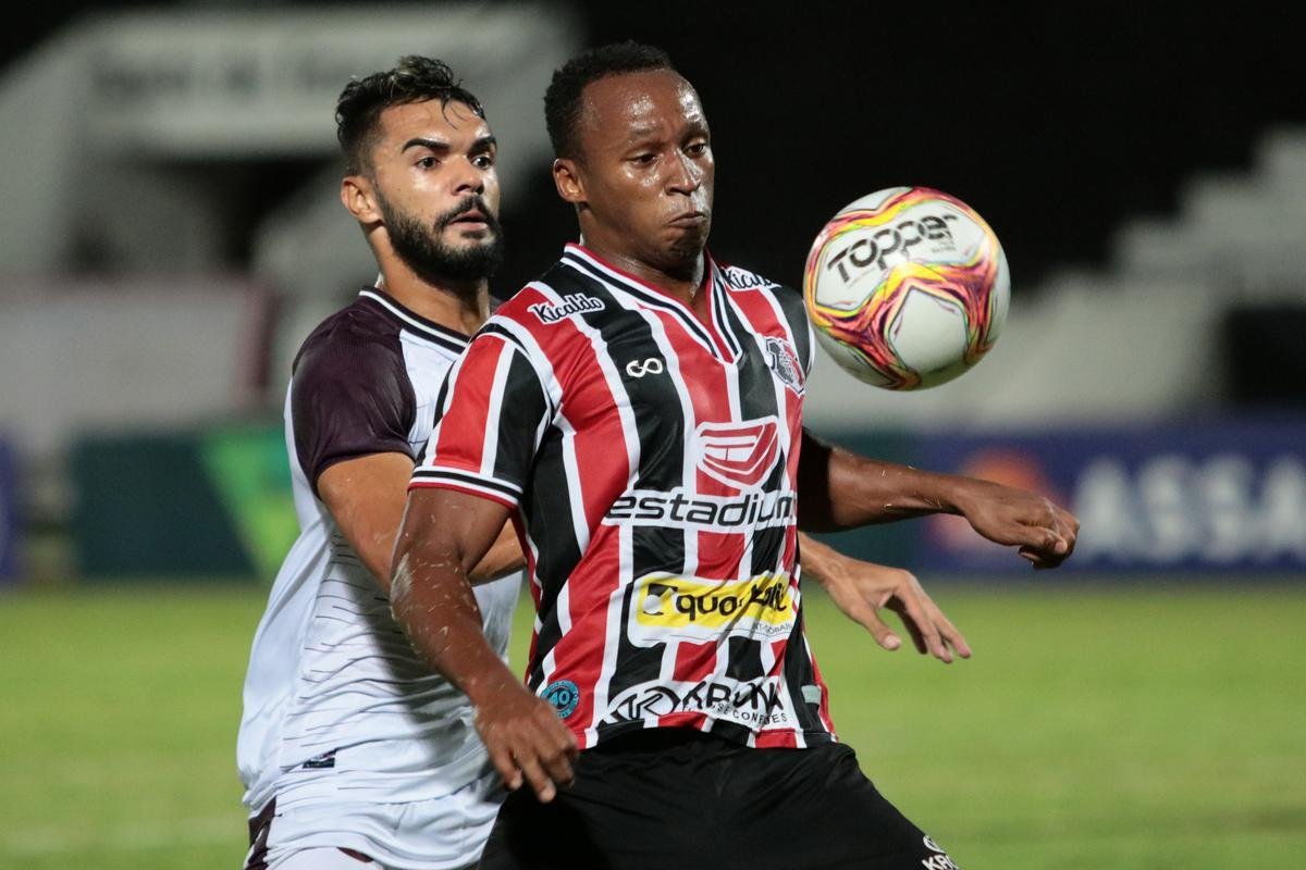 No Arruda, Jacuipense saiu na frente, com Railan. Mayco Félix, com dois gols, virou para o Santa. Os dois gols de Dinei, viraram novamente o placar, mas, nos minutos finais, Toty empatou para o Tricolor.