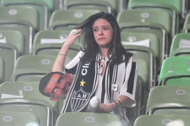 Imagens da tristeza dos atleticanos no Independncia com a eliminao na Copa Libertadores