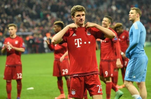 O Bayern de Munique conseguiu um vitria histria sobre a Juventus nesta quarta-feira para avanar s quartas de final da Liga dos Campees. Aps sair perdendo por 2 a 0, conseguiu o empate aos 45 minutos do segundo tempo e garantiu o triunfo por 4 a 2 no segundo tempo da prorrogao. O jovem Coman, de apenas 19 anos, est no Bayern emprestado pela Juventus, participou dos dois gols no tempo normal e marcou o tento que fechou a contagem na Allianz Arena.
