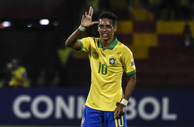 Seleções Brasileiras de base: 15 jogos e três gols