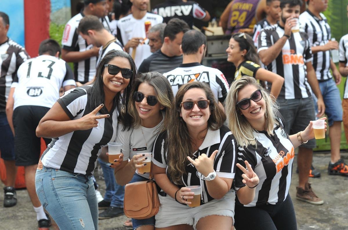 Imagens da torcida do Atltico no clssico contra o Cruzeiro, no Independncia, pelo Campeonato Brasileiro