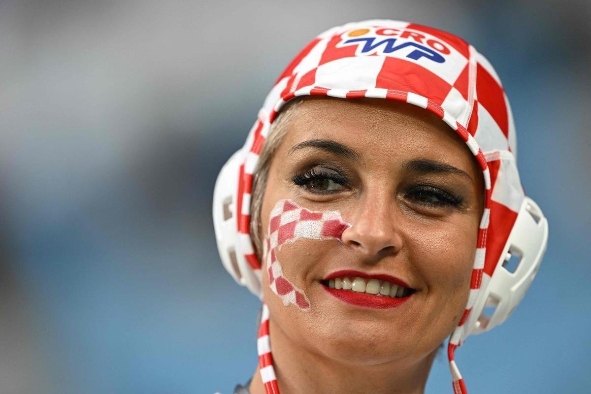 Torcida coloriu o Estdio Al Janoub, no Catar, para acompanhar a partida entre Japo e Crocia, pelas oitavas de final