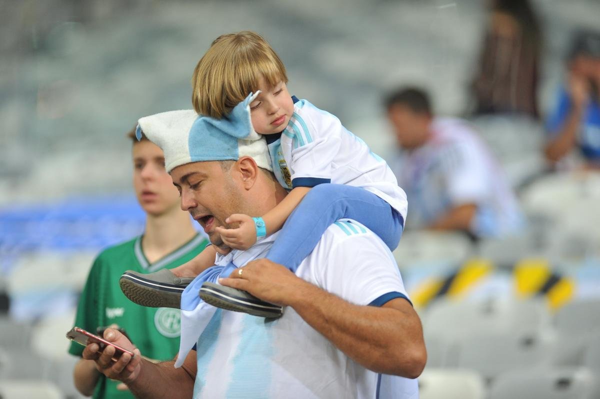Torcedores na partida entre Argentina e Paraguai, no Mineiro, pela Copa Amrica