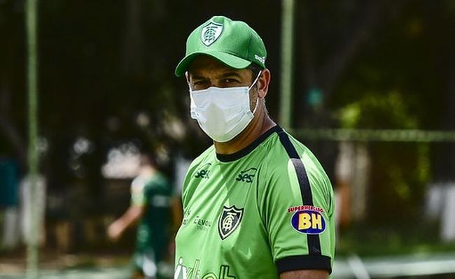 Técnico Marquinhos Santos definiu escalação do América com jogadores reservas para enfrentar o Tombense