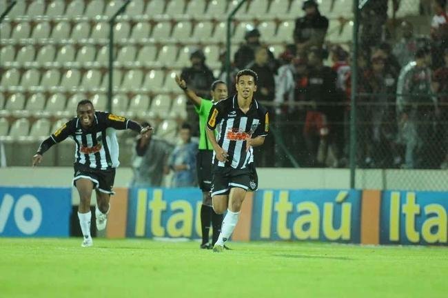 Pelo Brasileiro de 2010, na Arena do Jacar, o Atltico goleou Flamengo por 4 a 1. Os tentos foram marcados por Renan Oliveira, duas vezes, Diego Tardelli e Obina.