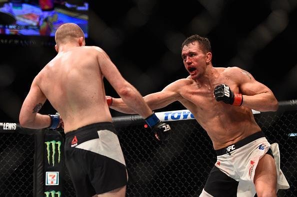 Alex Morono venceu Kyle Noke por decisão dividida