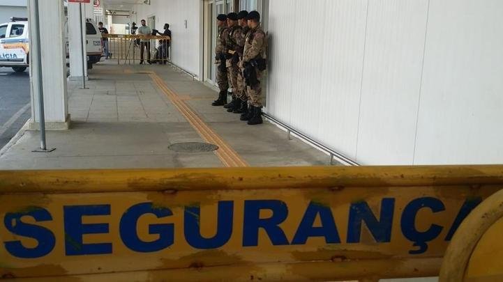 Cruzeiro chegou ao aeroporto de Confins depois de derrota para o Grmio, em Porto Alegre