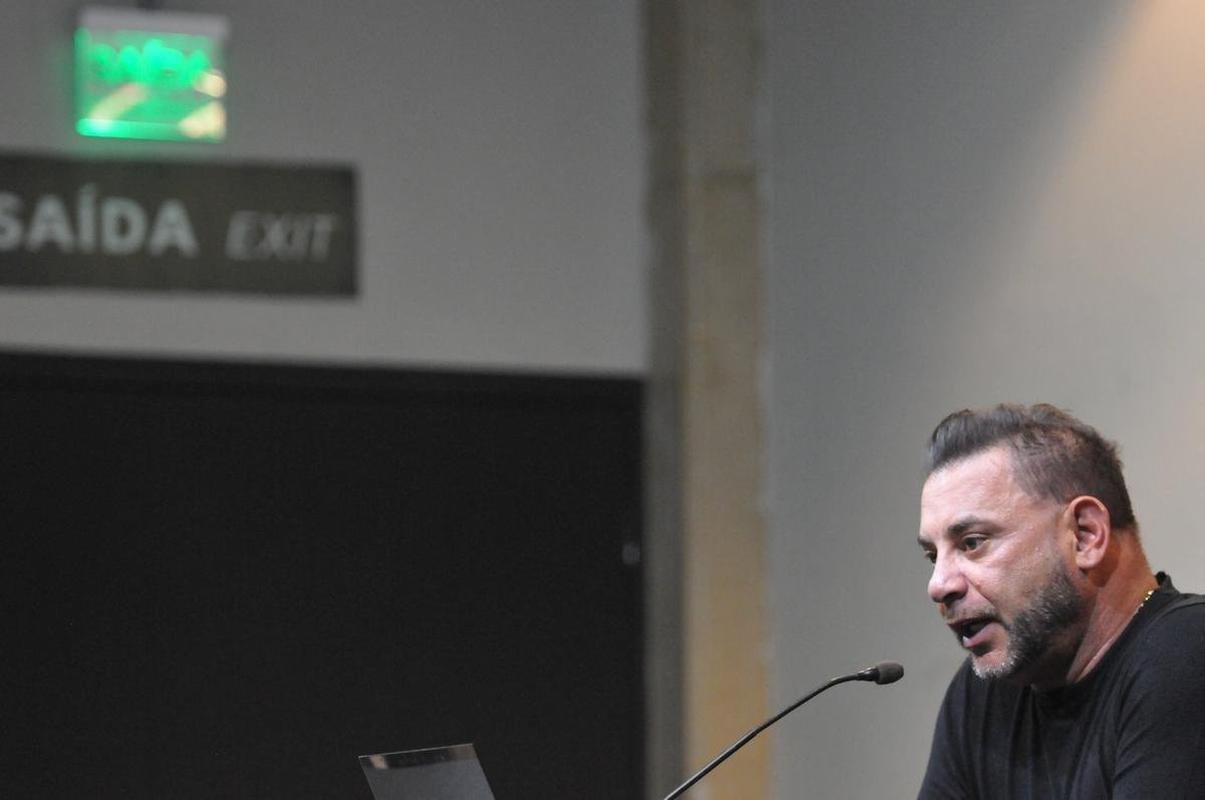 As reaes do tcnico do Atltico, Turco Mohamed, durante a entrevista coletiva, no Mineiro, aps o empate com o Santos