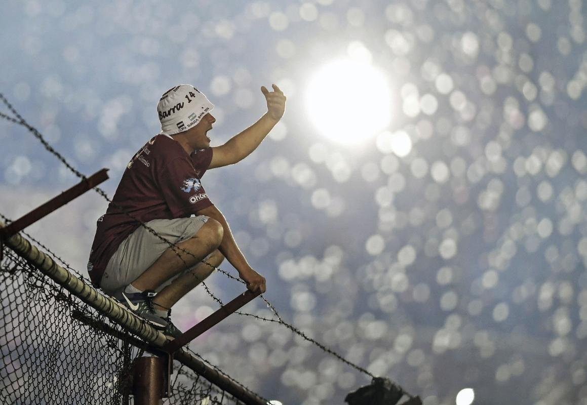 Grmio vence Lans de novo na Argentina e conquista o tri da Copa Libertadores