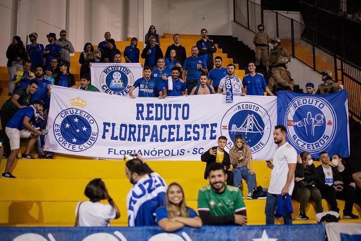 A comemorao da torcida tambm se estendeu ao Heriberto Hlse, em Cricima-SC. Na ocasio, o Cruzeiro venceu o Cricima por 1 a 0, pela 9 rodada da Srie B, em 27 de maio. 