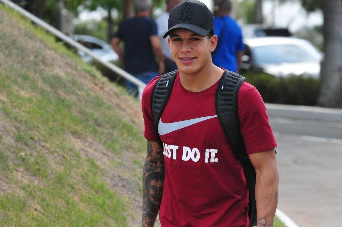 Lucas Romero (volante) - o Cruzeiro  dono de 50% dos direitos econmicos do meio-campista argentino. A outra metade pertence ao Vlez Sarsfield.