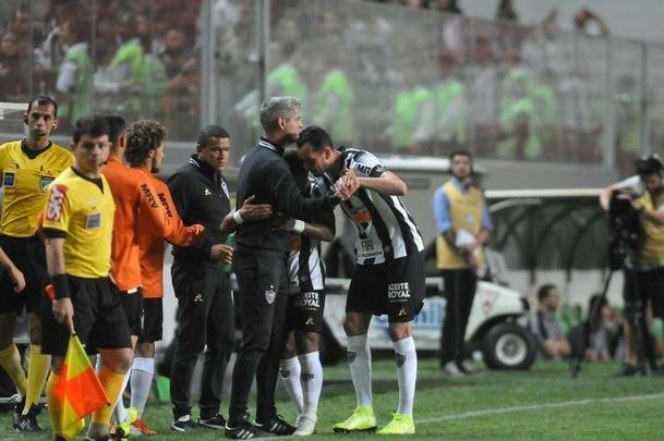 Fotos da vitria do Atltico sobre o Cear, por 2 a 1, no Independncia, com gols de Otero e Luan. Thiago Gallhardo descontou para os cearenses