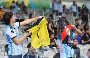 Torcedores na partida entre Argentina e Paraguai, no Mineiro, pela Copa Amrica