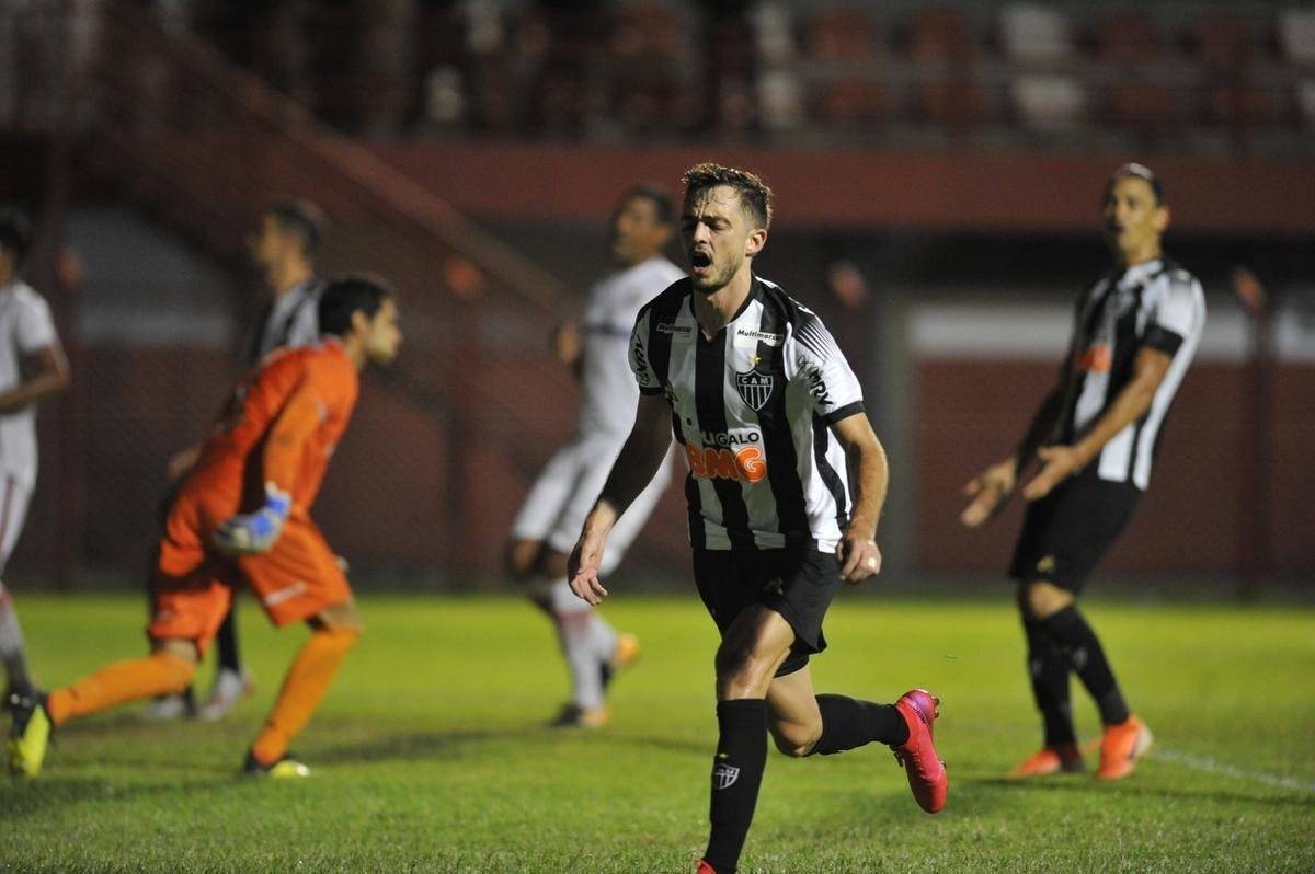 Villa Nova e Atltico se enfrentaram no Alapo do Bonfim, em Nova Lima, pelo Campeonato Mineiro
