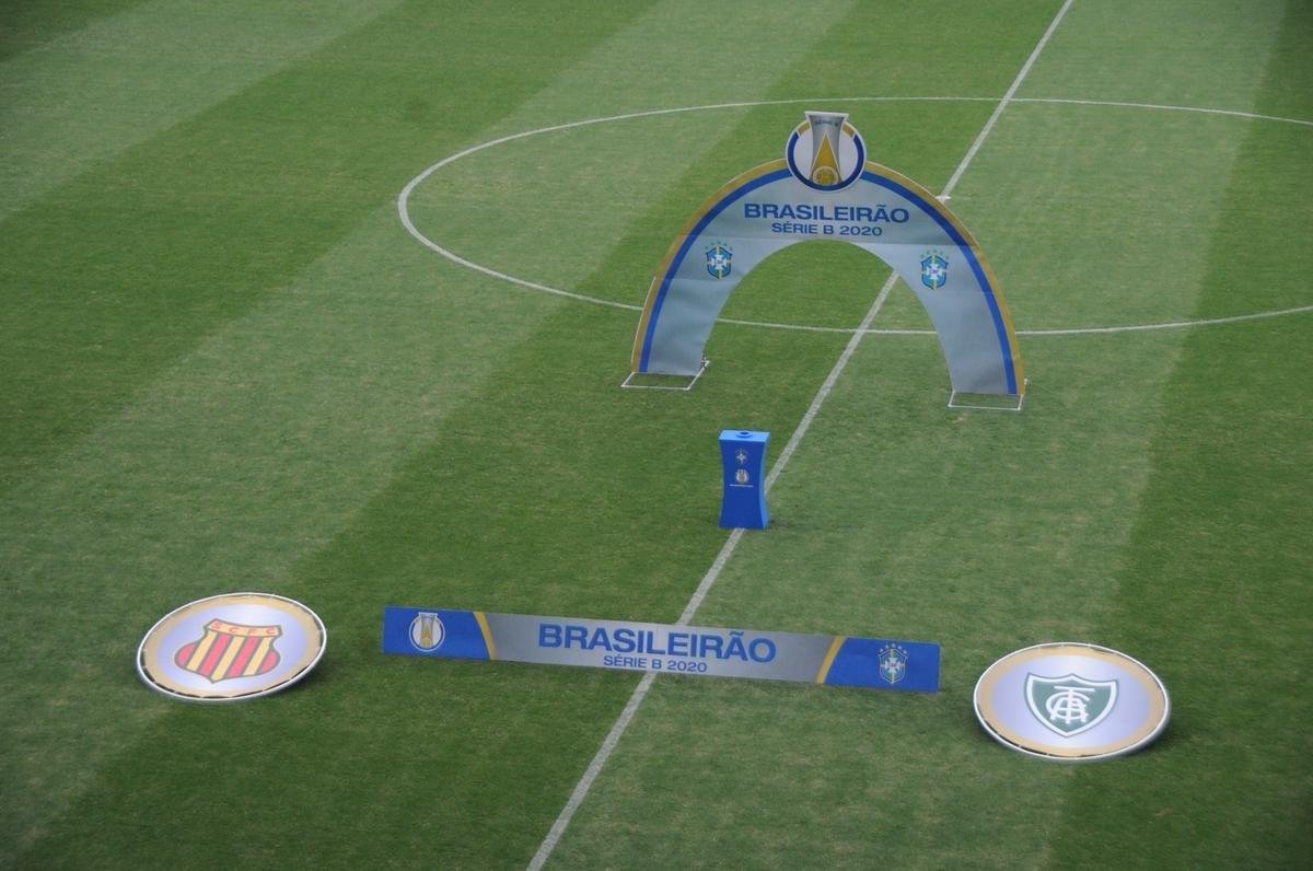 Fotos do jogo entre Amrica e Sampaio Corra, no Independncia, em Belo Horizonte, pela 27 rodada da Srie B do Campeonato Brasileiro