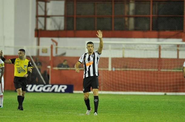 Villa Nova e Atltico se enfrentaram no Alapo do Bonfim, em Nova Lima, pelo Campeonato Mineiro