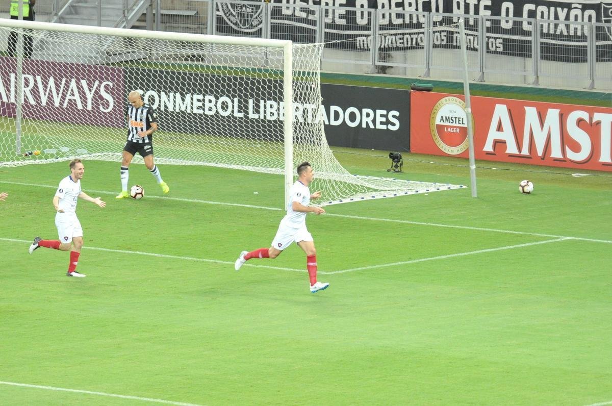 Cerro Porteo abriu o placar aos 31 do segundo tempo com Diego Churn: 1 a 0