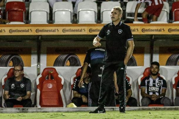 Nos Aflitos, Náutico e Botafogo se enfrentaram pela 2ª fase da Copa do Brasil. Além da classificação, o triunfo valeu uma premiação de R$ 1,5 milhão.