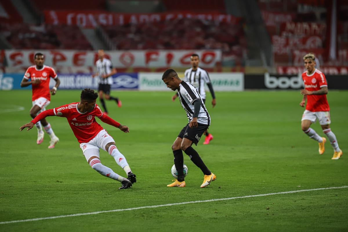 Fotos do duelo entre Internacional e Atltico, neste sbado, no Beira-Rio, em Porto Alegre, pela quinta rodada do Brasileiro