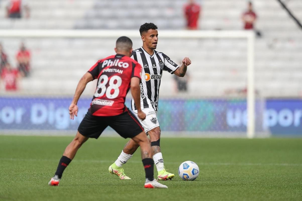 O Atltico visitou, nesta tera-feira (16), o Athletico-PR na Arena da Baixada, em Curitiba. O duelo foi vlido pela 33 rodada da Srie A do Campeonato Brasileiro.