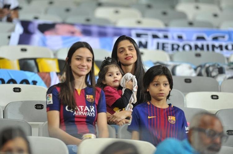 Torcedores na partida entre Argentina e Paraguai, no Mineiro, pela Copa Amrica
