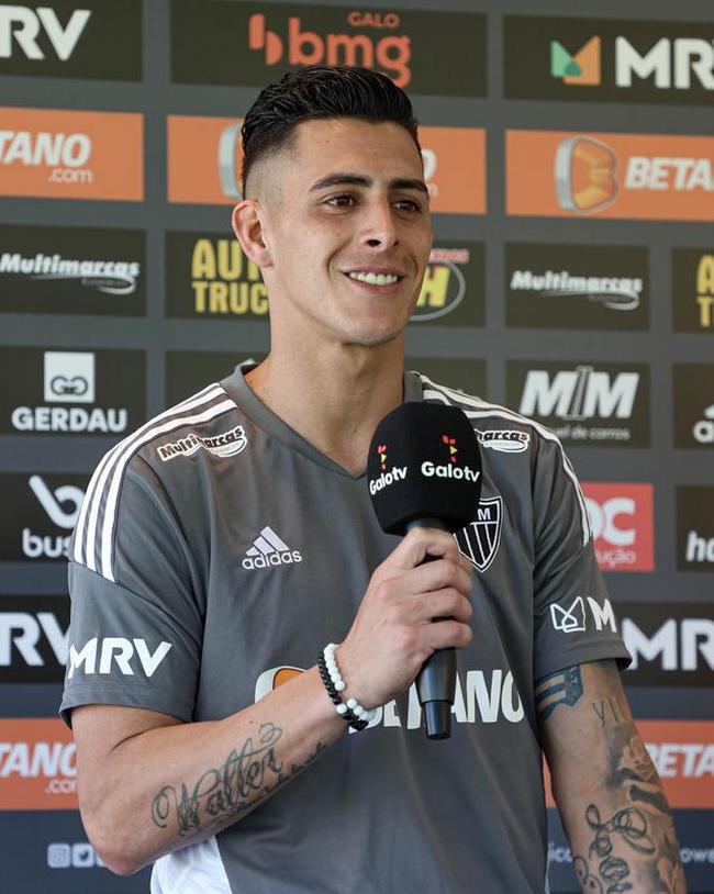 Fotos da apresentação do atacante Pavón no Atlético