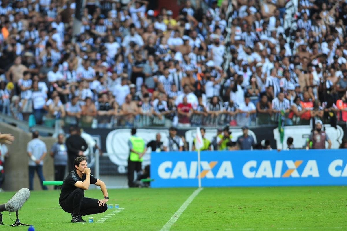 Lances do primeiro tempo do clssico entre Cruzeiro e Atltico, no Mineiro