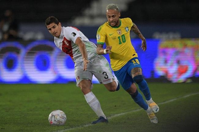 Brasil e Peru se enfrentaram no Estdio Nilton Santos, pelas semfinais da Copa Amrica 