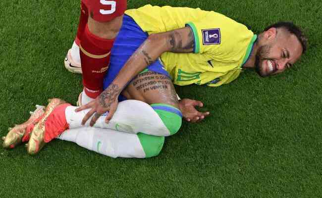 Neymar teve uma entorse no tornozelo direito