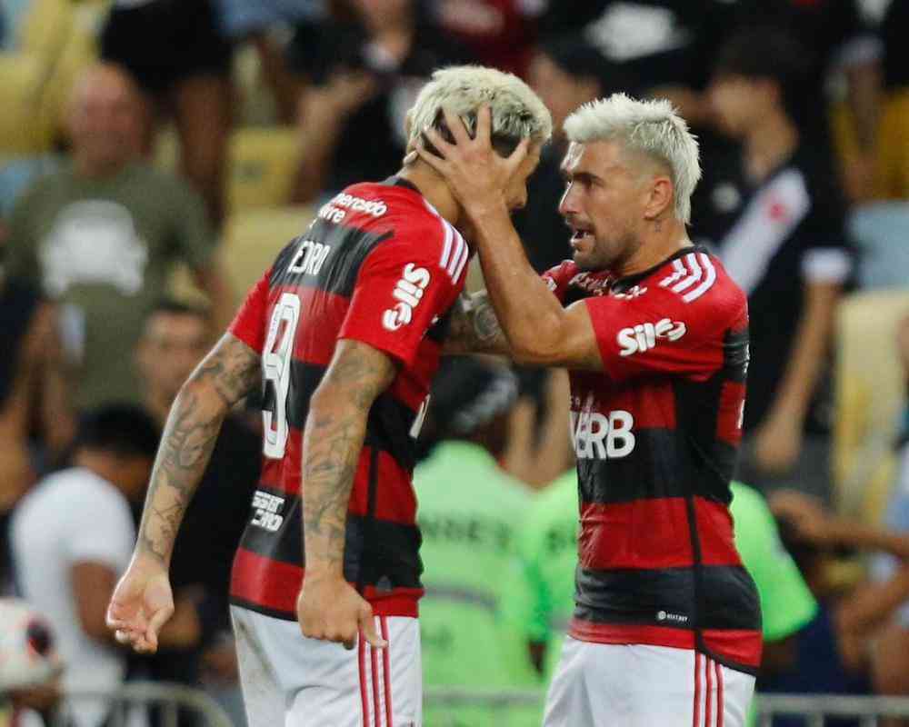 1º Flamengo - 41 jogadores - 264 milhões de euros (R$ 1,47 bilhão)