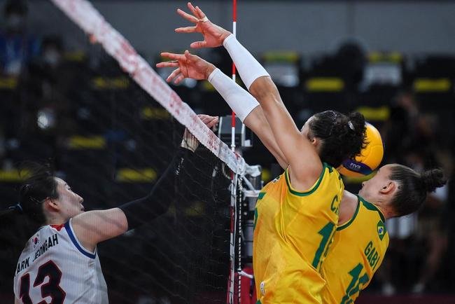 Fotos da vit�ria brasileira sobre a Coreia do Sul pela semifinal do v�lei feminino em T�quio
