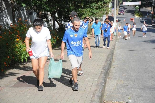 Fotos da torcida do Cruzeiro na vitria do time por 3 a 0 sobre a URT, no Independncia, pela primeira rodada do Campeonato Mineiro. Ronaldo, dono de 90% da SAF cruzeirense, esteve presente e foi ovacionado pelo pblico