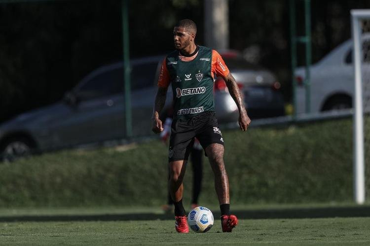 Com Guilherme Arana de volta, Cuca comanda atividade na Cidade do Galo
