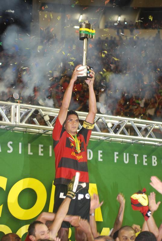 Em 2008, o Sport iniciou uma nova parceria. Dessa vez, as camisas do clube passaram a ser fornecidas pela italiana Lotto. No primeiro ano, veio logo um grande título com a conquista da Copa do Brasil.