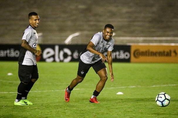 Jogadores trabalharam com bola no Almeidão, em João Pessoa, local da partida desta quarta, às 21h45, contra o Botafogo-PB, pela segunda fase da Copa do Brasil. Houve treinamento de pênaltis
