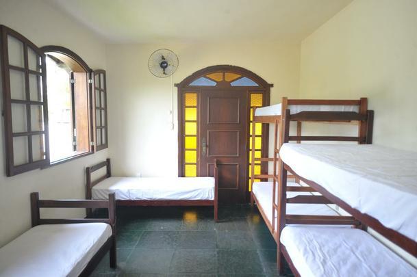 Amrica abriu Casa do Atleta, alojamento que recebe jovens das categorias de base do clube no Centro de Treinamento Lanna Drumond. Local abriga 60 jogadores. Segundo direo, contineres eram utilizados para receber atletas em perodo de testes, mas j esto desativados. Por falta de alvars da prefeitura de Contagem e laudo do Corpo de Bombeiros, Amrica realocou garotos em hotel de Belo Horizonte at regularizao do CT.