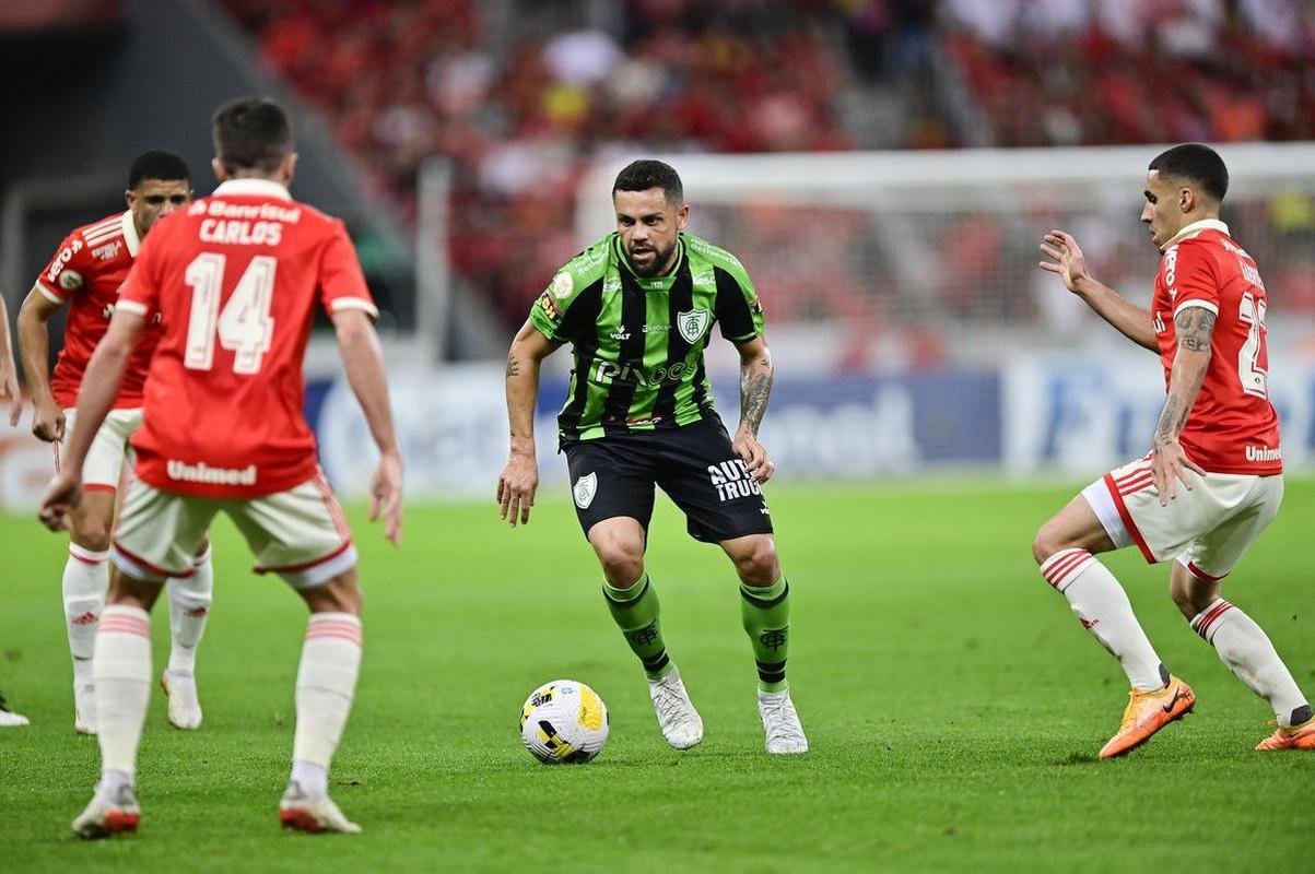 Fotos do duelo entre Internacional e Amrica, no Beira-Rio, em Porto Alegre, pela 16 rodada da Srie A do Campeonato Brasileiro.