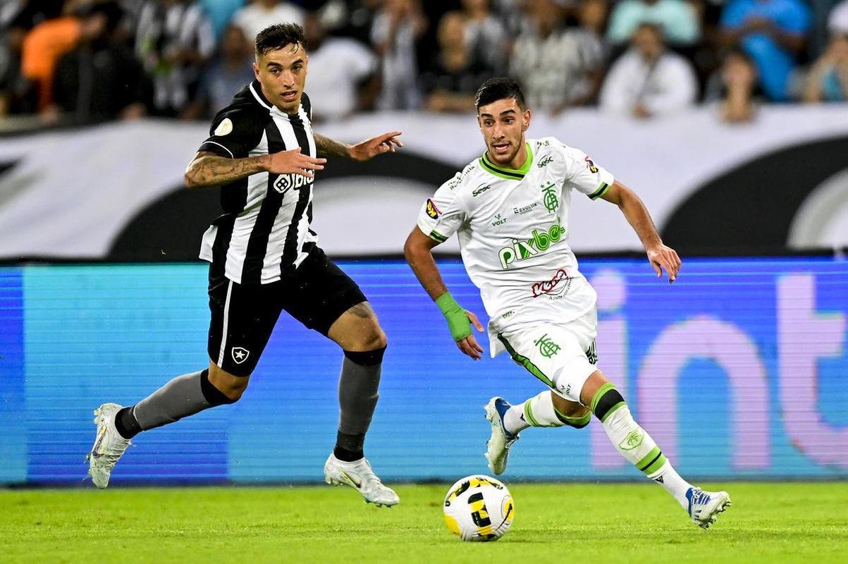 Fotos da partida entre Botafogo e Amrica, pelo duelo de volta das oitavas de final da Copa do Brasil. Jogo foi realizado nesta quinta-feira (14), no estdio Nilton Santos, na cidade do Rio de Janeiro.