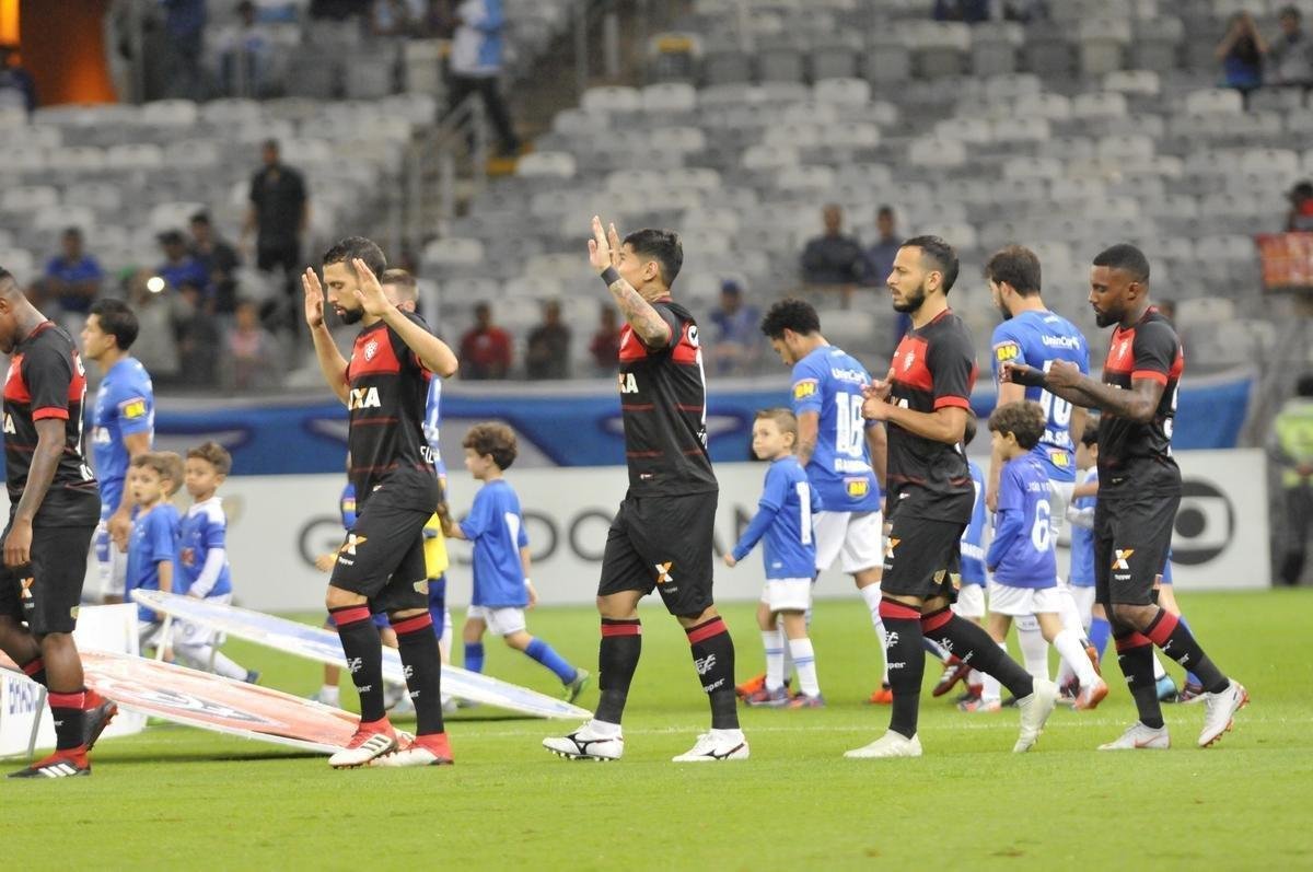 No segundo tempo, Fred marcou duas vezes e ampliou vantagem do Cruzeiro para 3 a 0