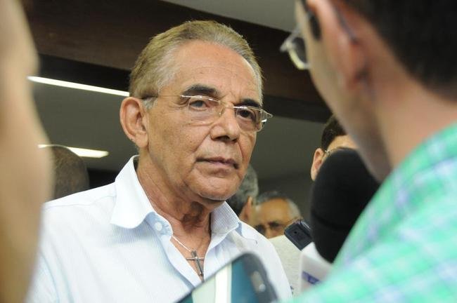 04/03/2015 - Beneny Queiroz em reunio na FMF, enquanto ocupou cargo de diretor de futebol do Cruzeiro