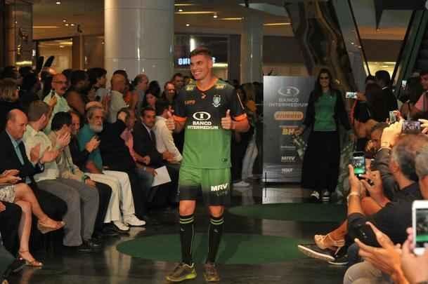 Amrica apresentou coleo de uniformes 2016, desenhados pelo estilista Ronaldo Fraga e produzidos pela Lupo