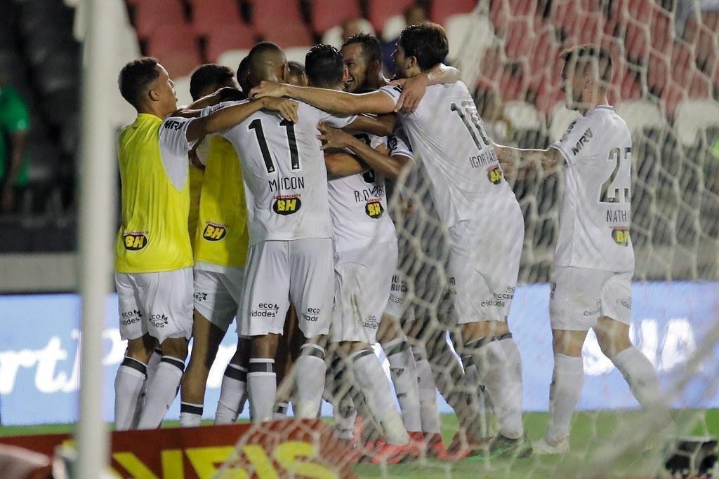 Equipes se enfrentaram no So Janurio, pela 2 rodada do Brasileiro