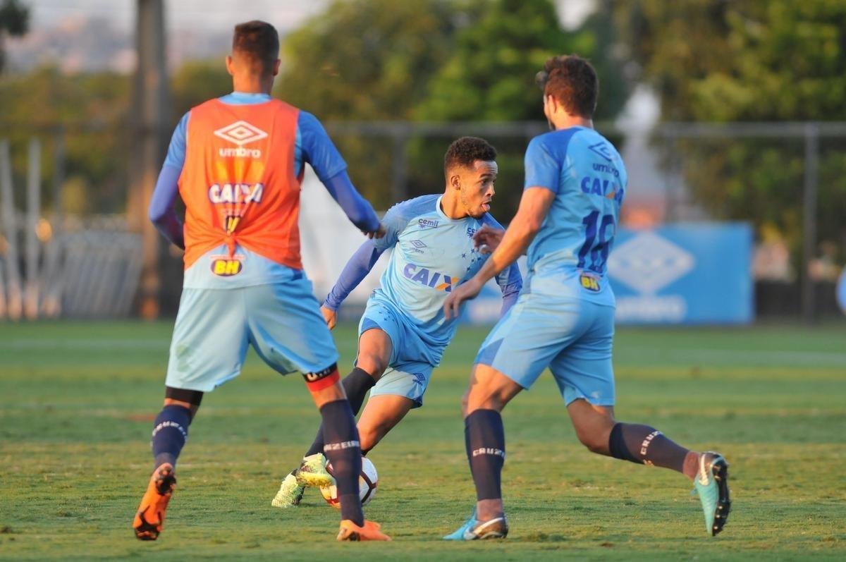 Fotos do treino do Cruzeiro desta segunda-feira, na Toca da Raposa II (Alexandre Guzanshe/EM D.A Press)